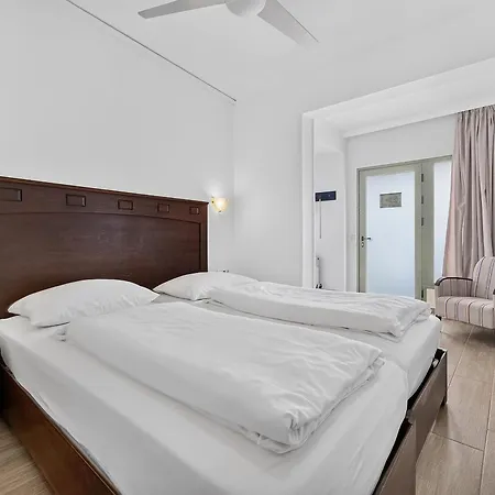 Aparthotel Elisium & 3*