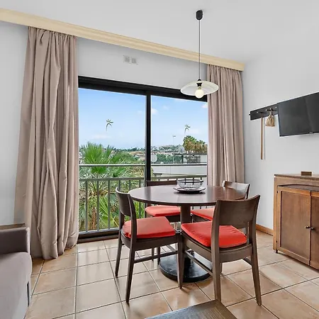 Aparthotel Elisium & 3*